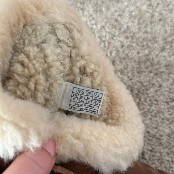 Ugg Leather and Sheep skin Lined Boots Size 8 - Picture 7 of 8